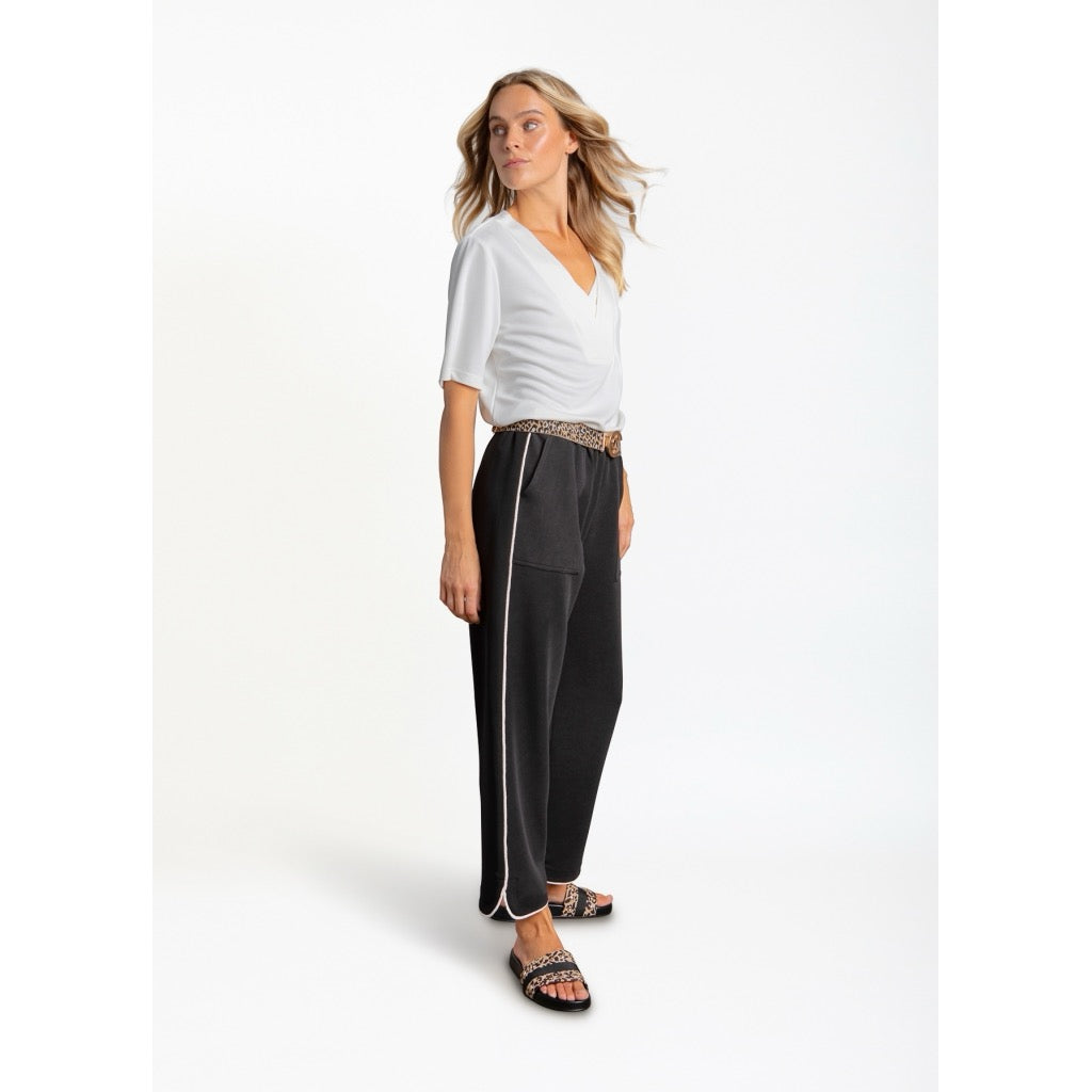 Top with double v-neck collar in jersey pique