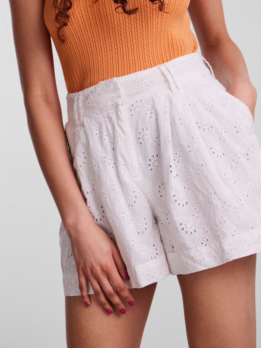 Yaszepla High Waisted Shorts - White