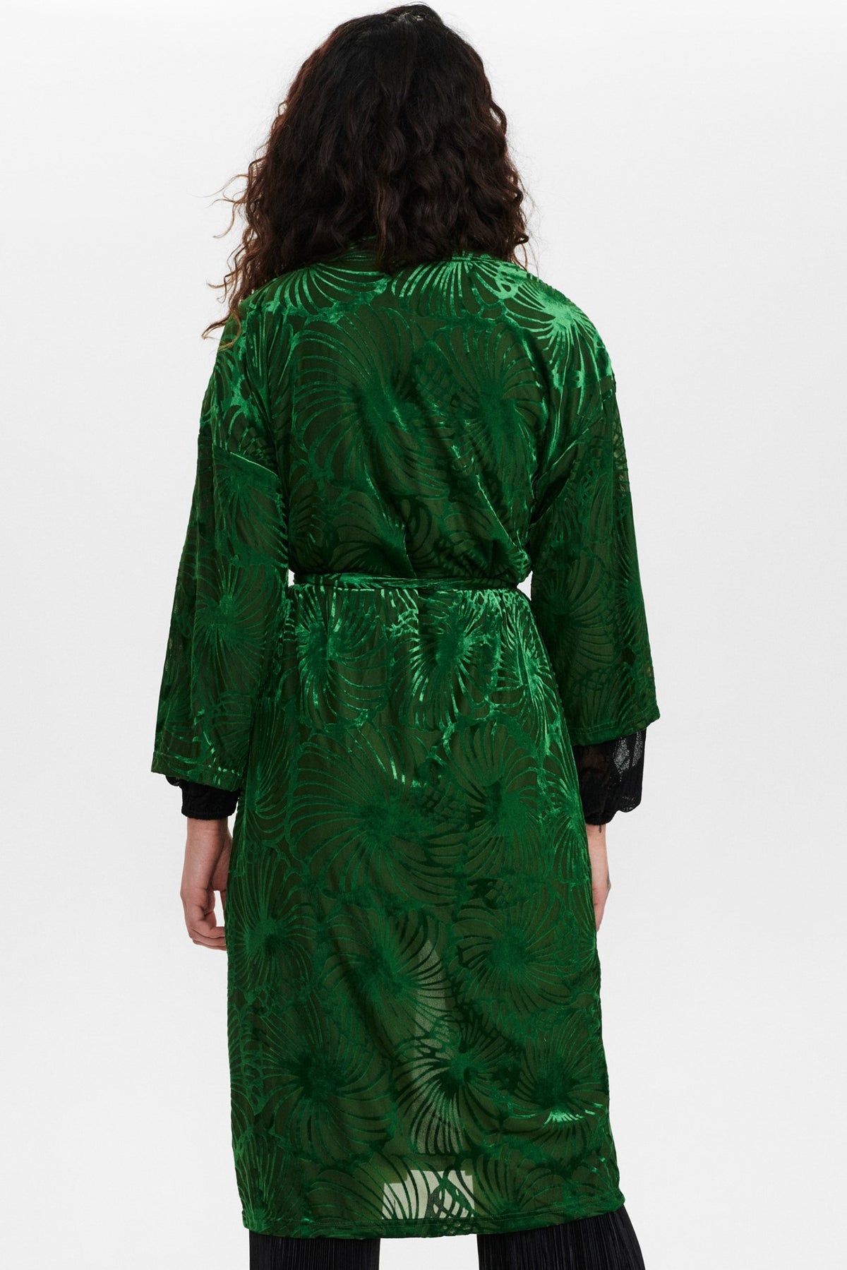 nuayna kimono