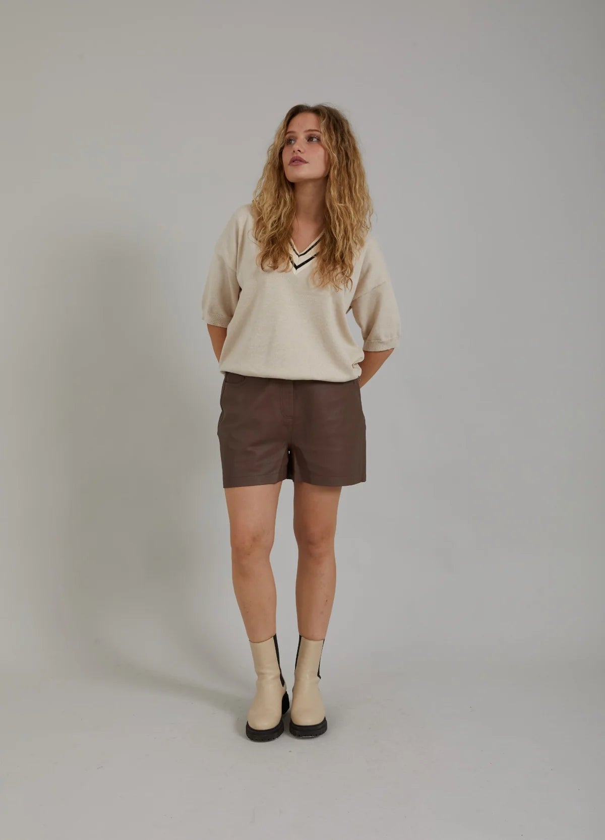 KNIT WITH V-NECK - SAND