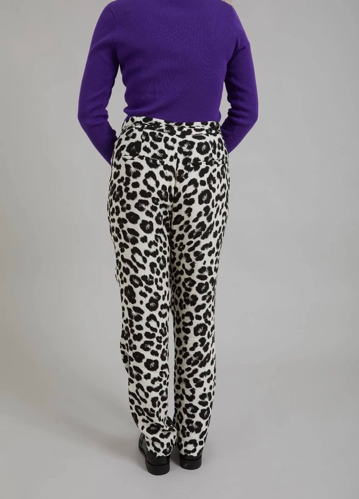 CC Pants in Leo print - Stella Fit
