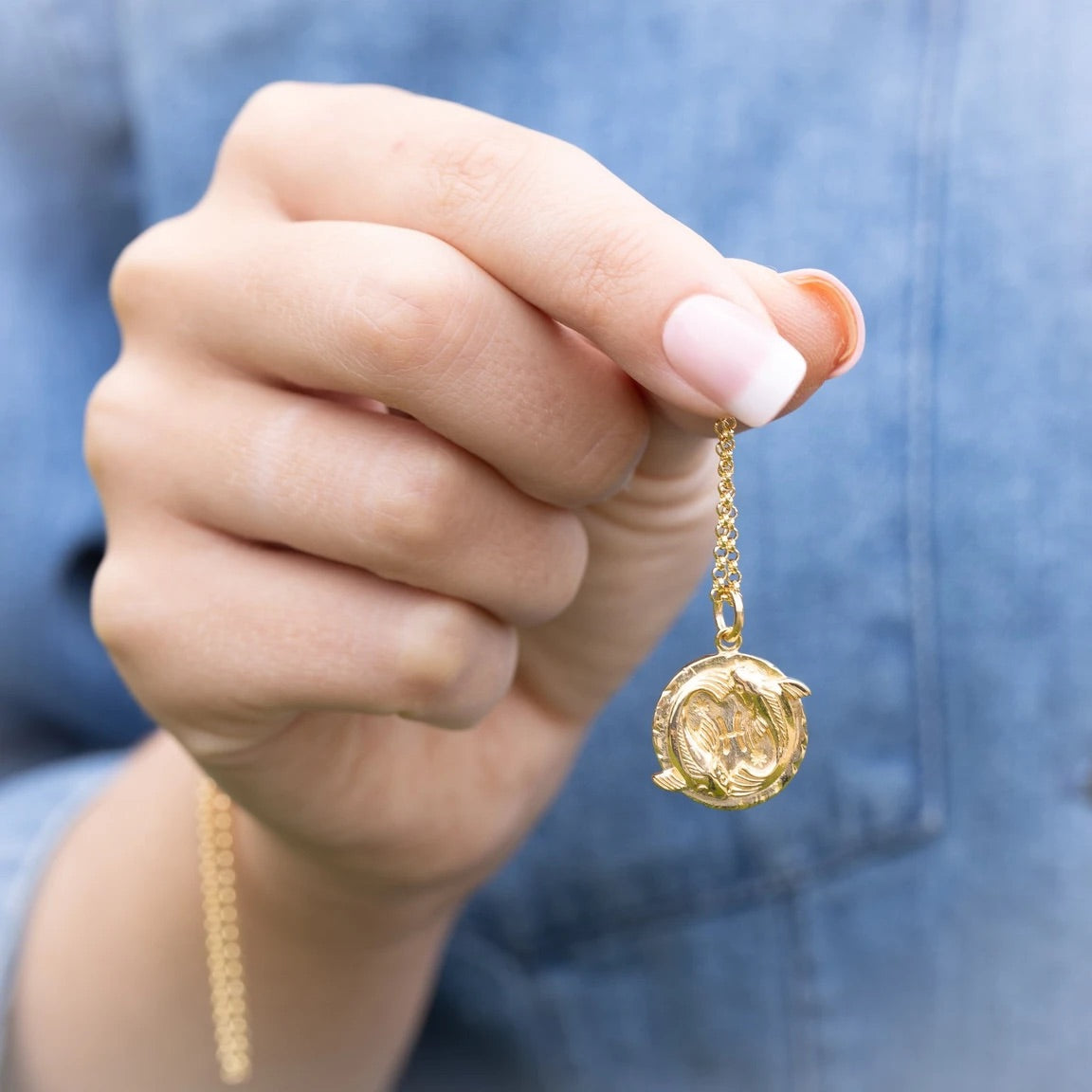 Pisces Zodiac Necklace -Gold