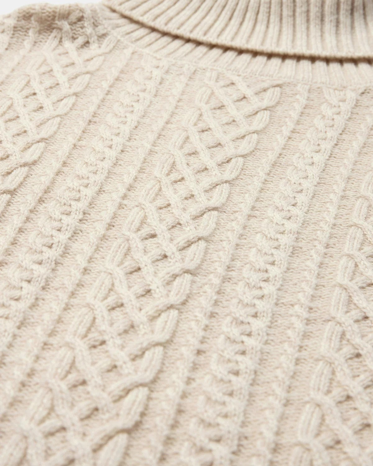 AKSUNE CABLE ROLL NECK