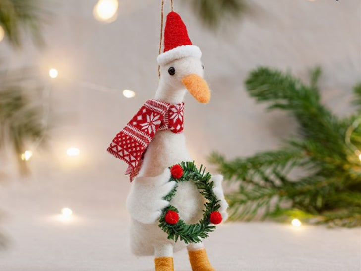 Goose With Wreath Hanging Decoration