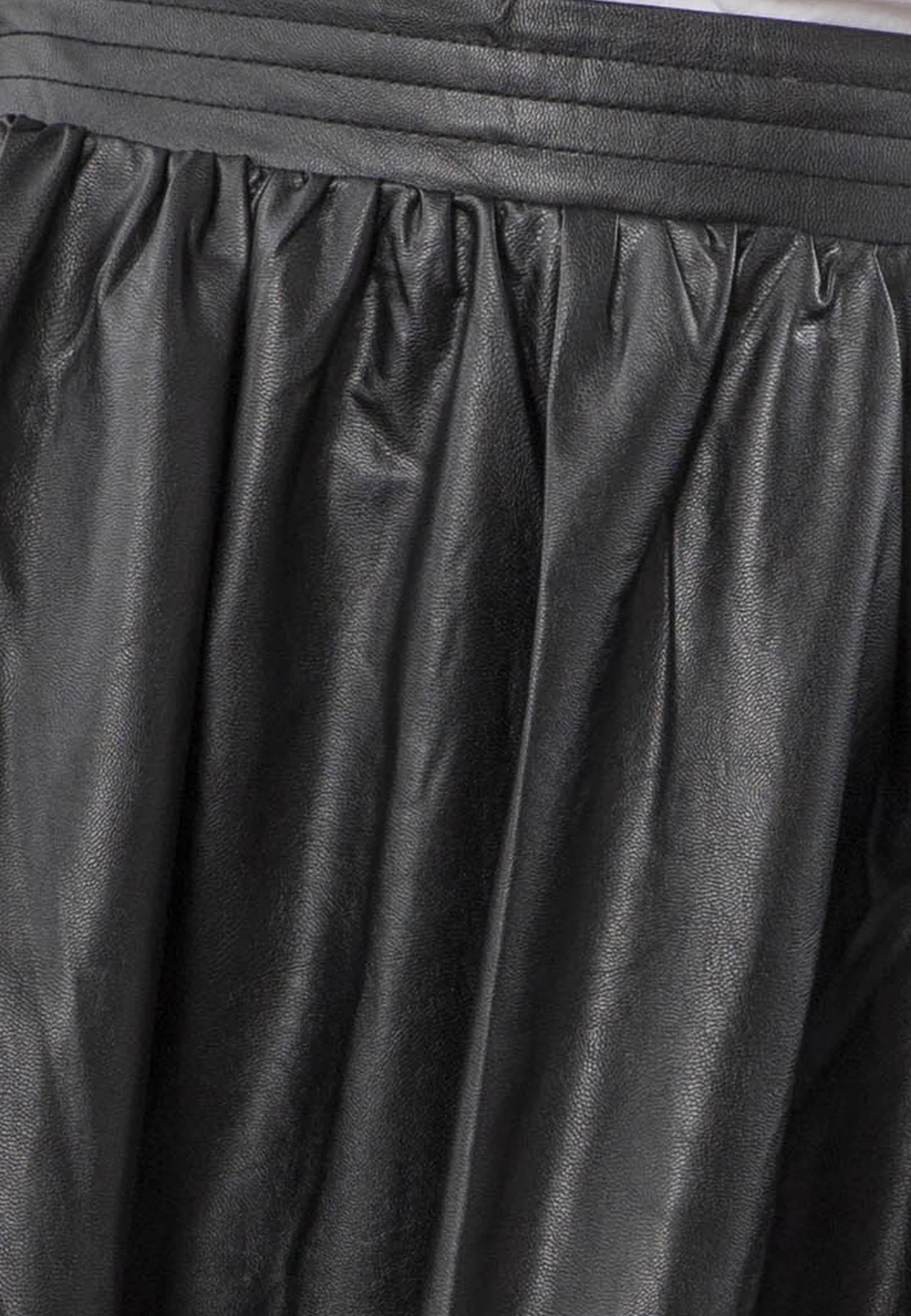 SOPHIE PLEATHER SKIRT