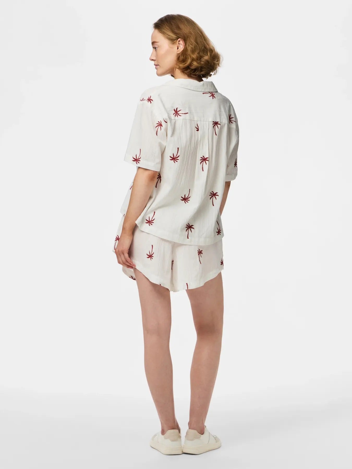 PCKIANA EMBRODIERY SHORTS Cloud dancer/red ochre