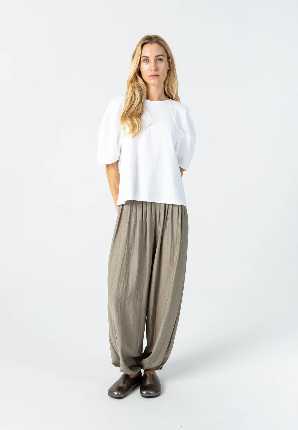 TOP WITH VOLUME SLEEVES