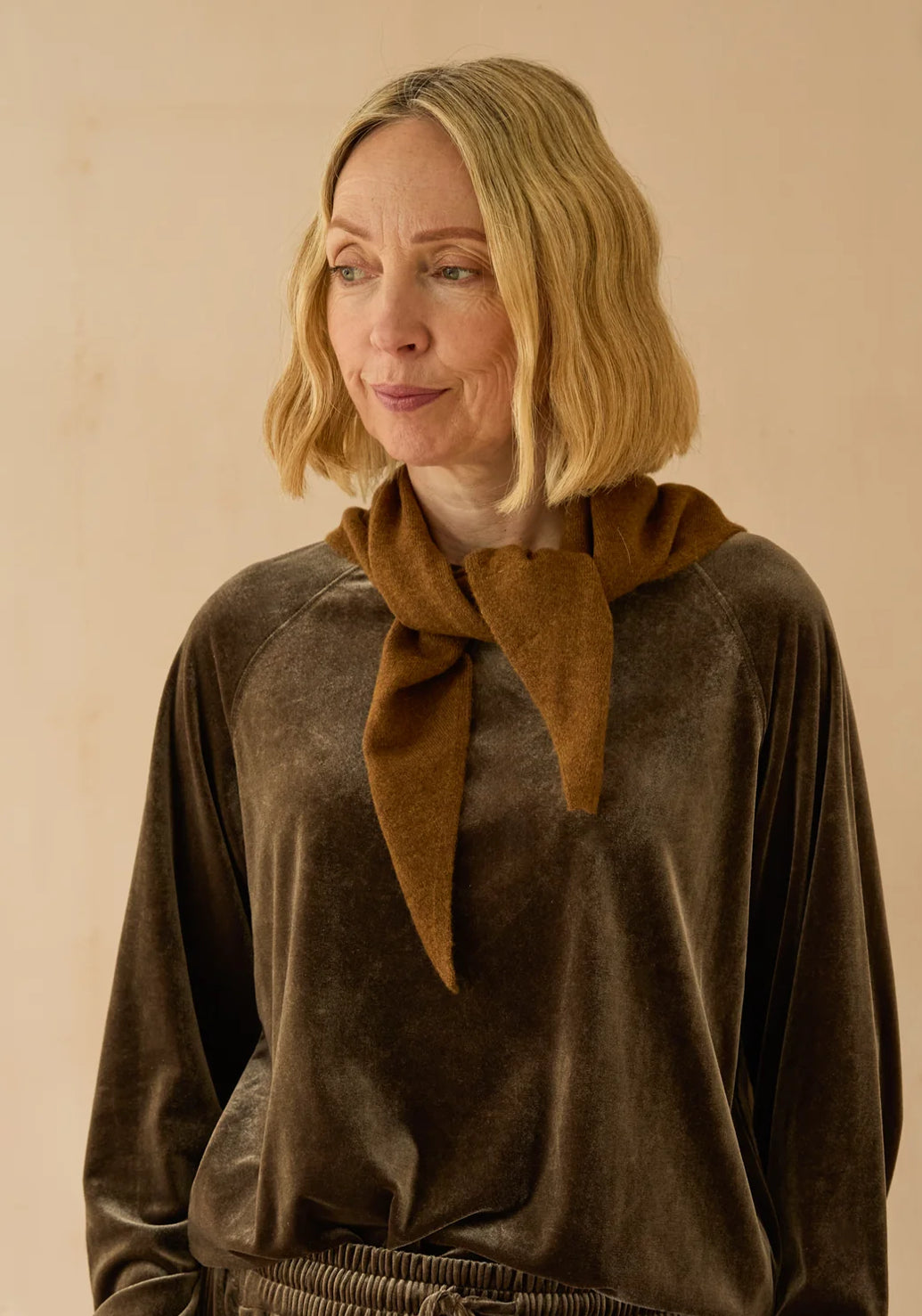 BECCA VELVET TOP- TRUFFLE