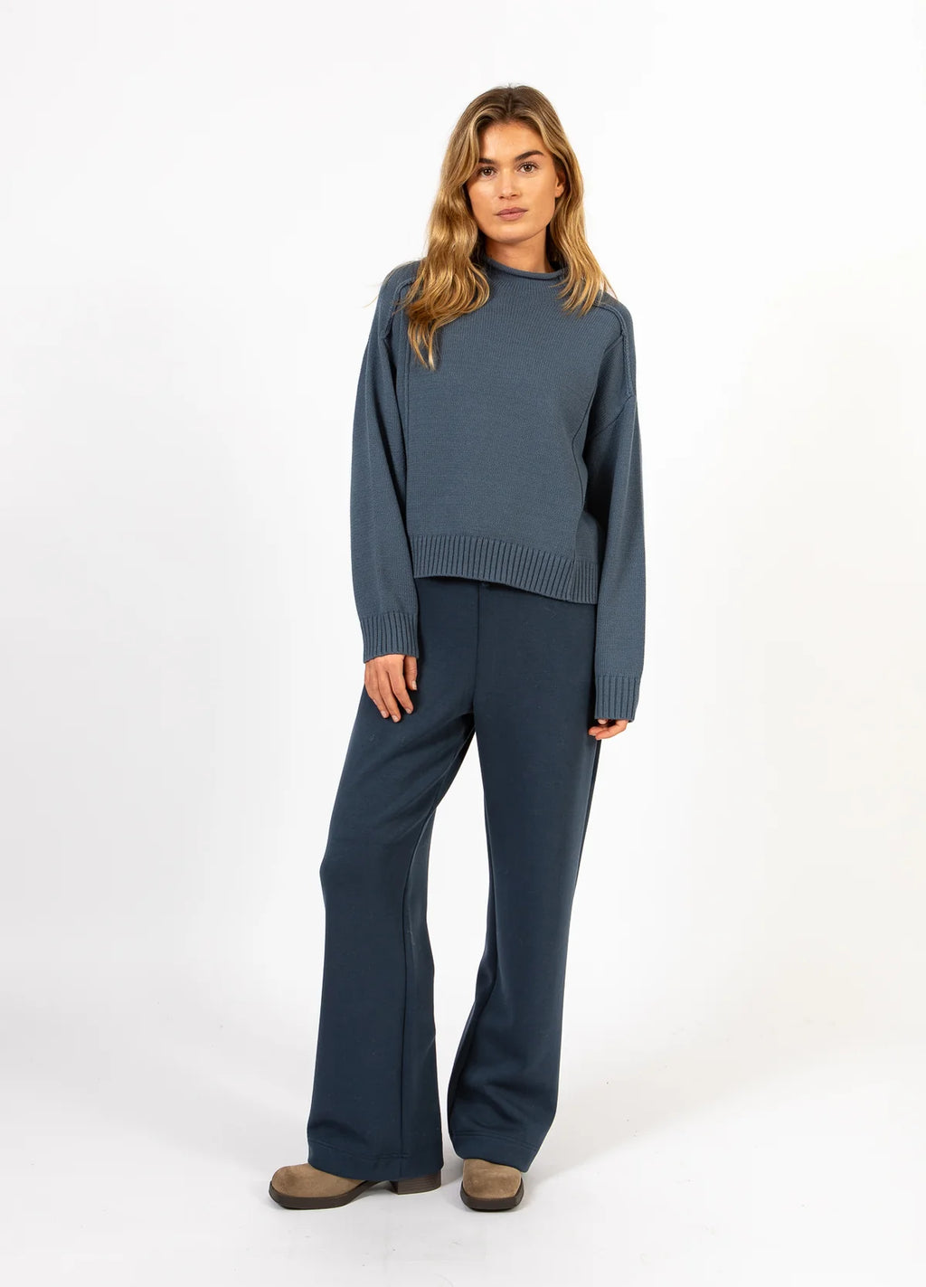 AVERY TURTLENECK - MID BLUE