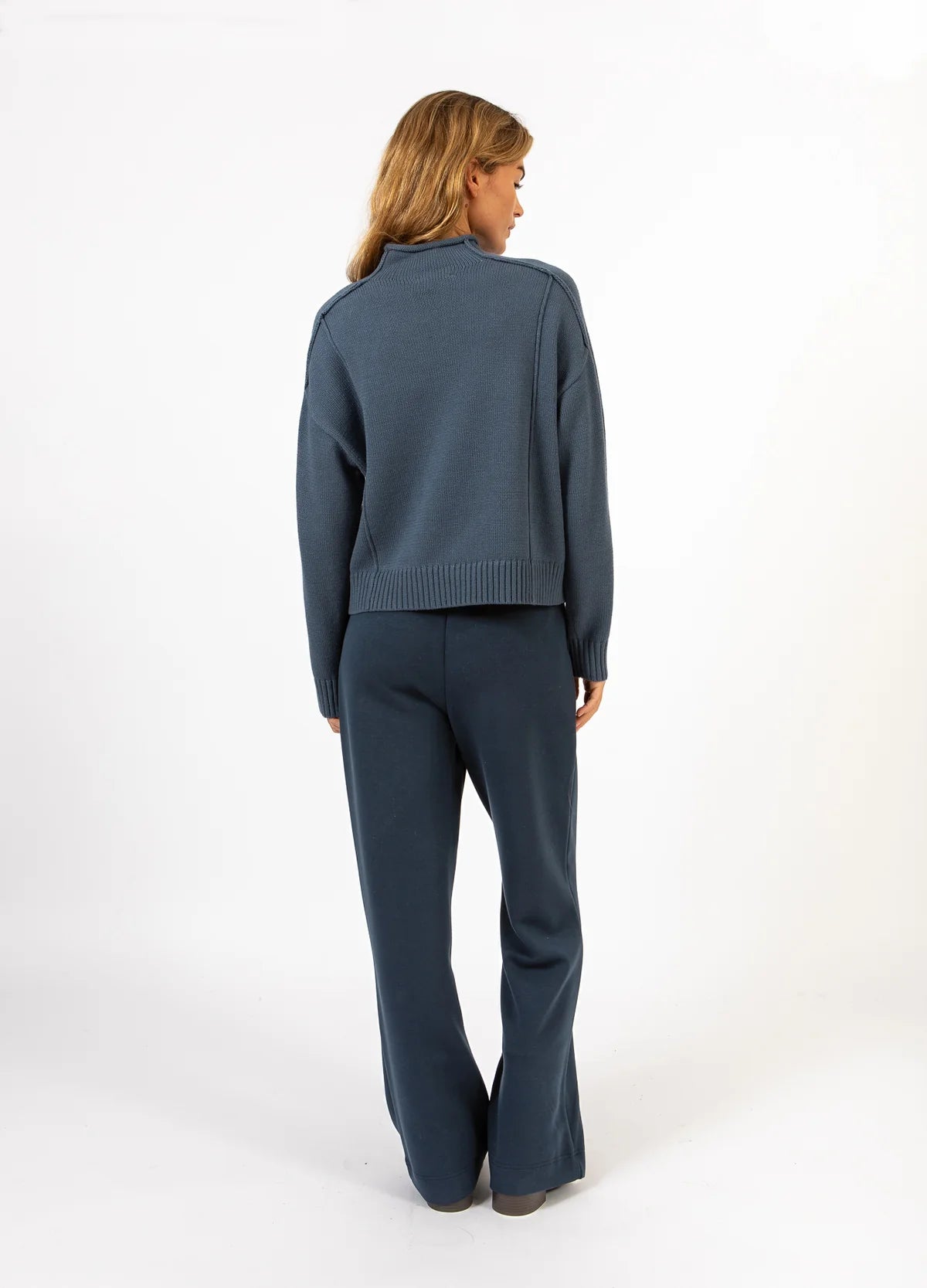AVERY TURTLENECK - MID BLUE