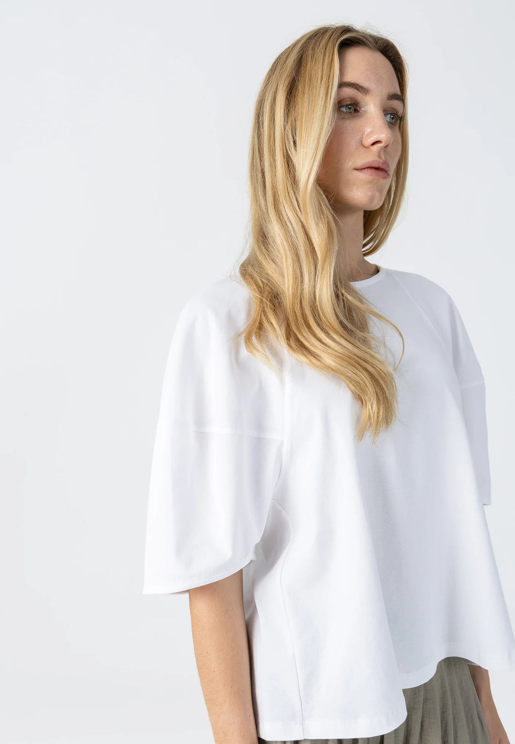 TOP WITH VOLUME SLEEVES