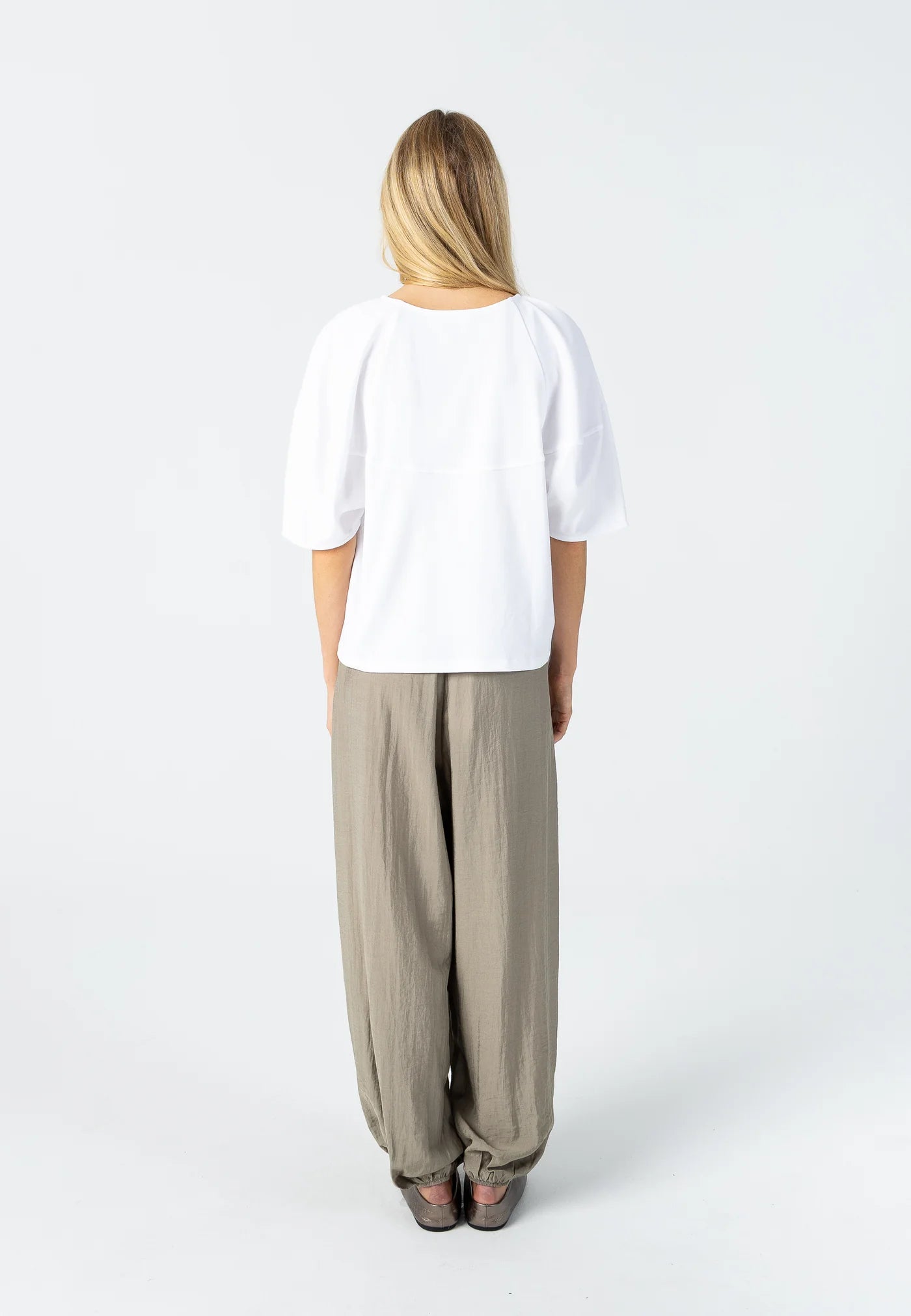 TOP WITH VOLUME SLEEVES