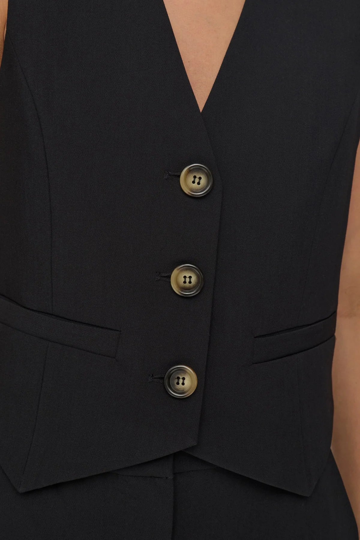 NUALMUT VEST - Caviar