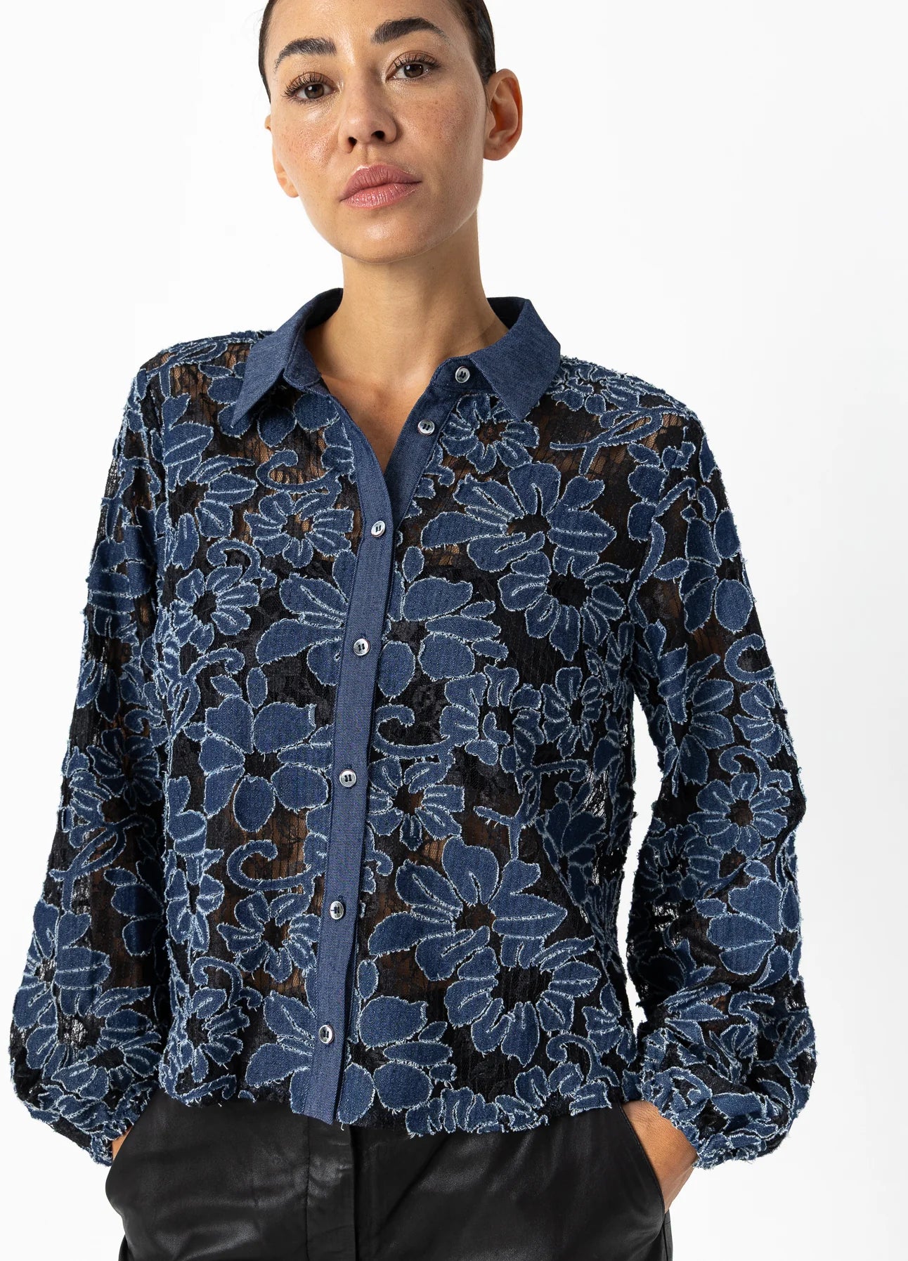 DENIM FLOWER STRUCTURE SHIRT