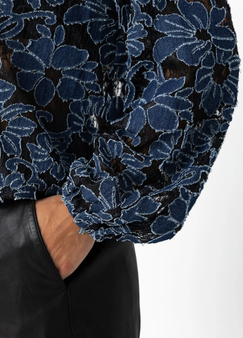 DENIM FLOWER STRUCTURE SHIRT