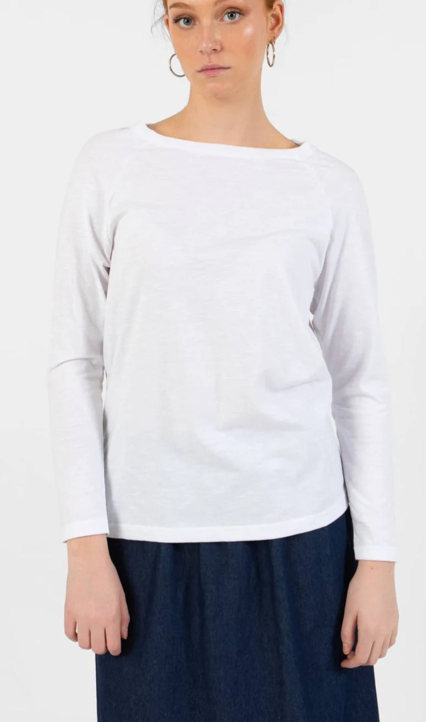 WHITE LONG SLEEVE T-SHIRT
