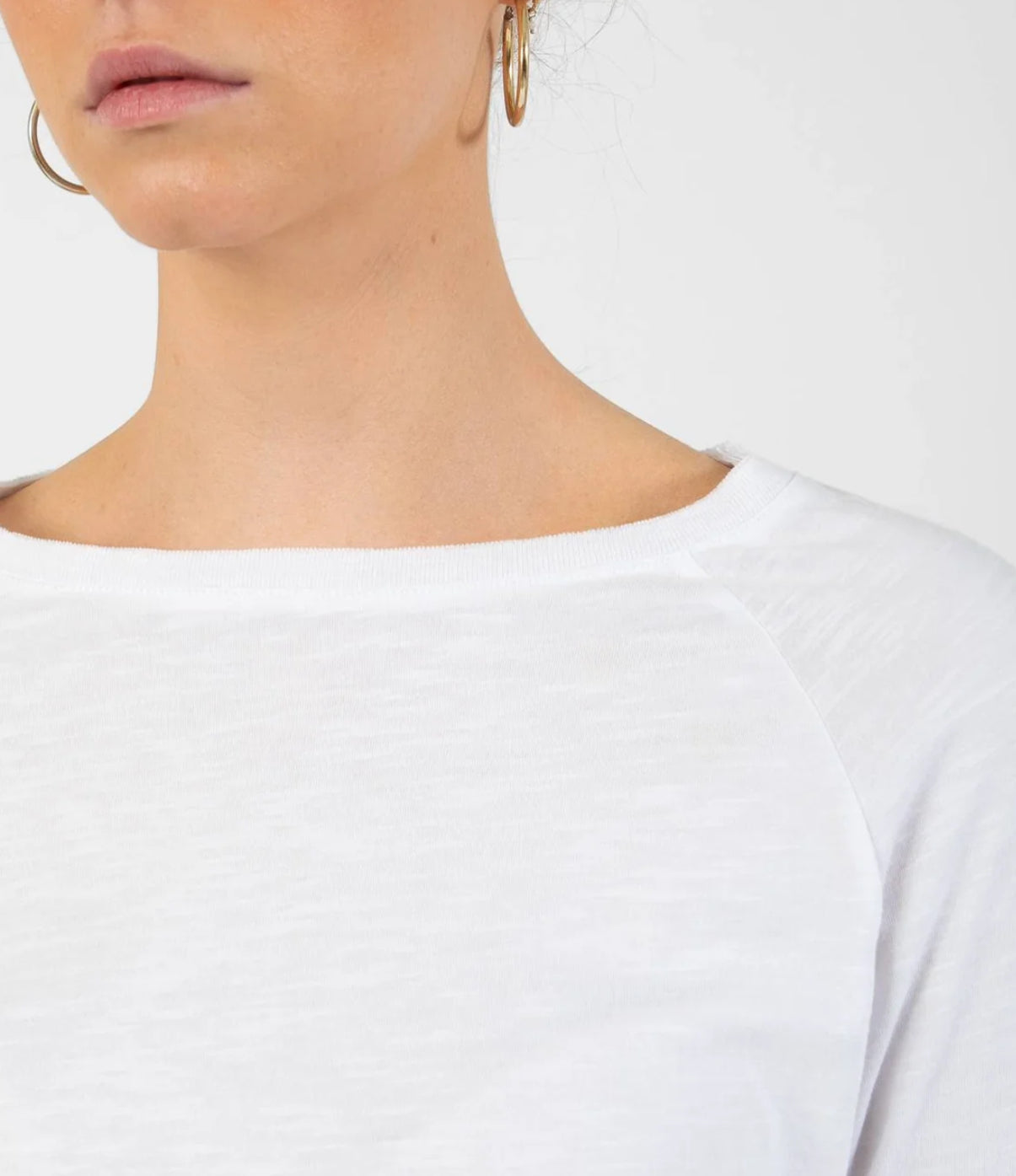 WHITE LONG SLEEVE T-SHIRT