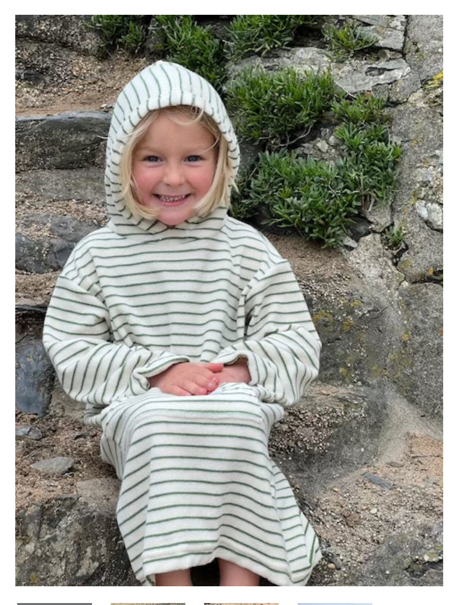 children’s Hooded towelling robe Ivory/thyme