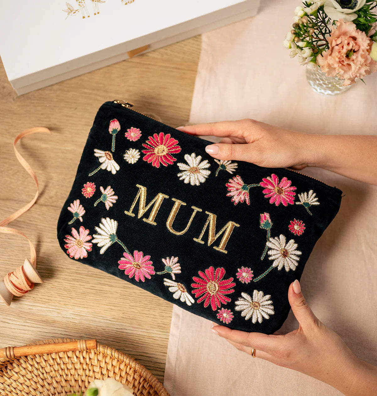MUM Velvet Everyday Pouch -Charcoal