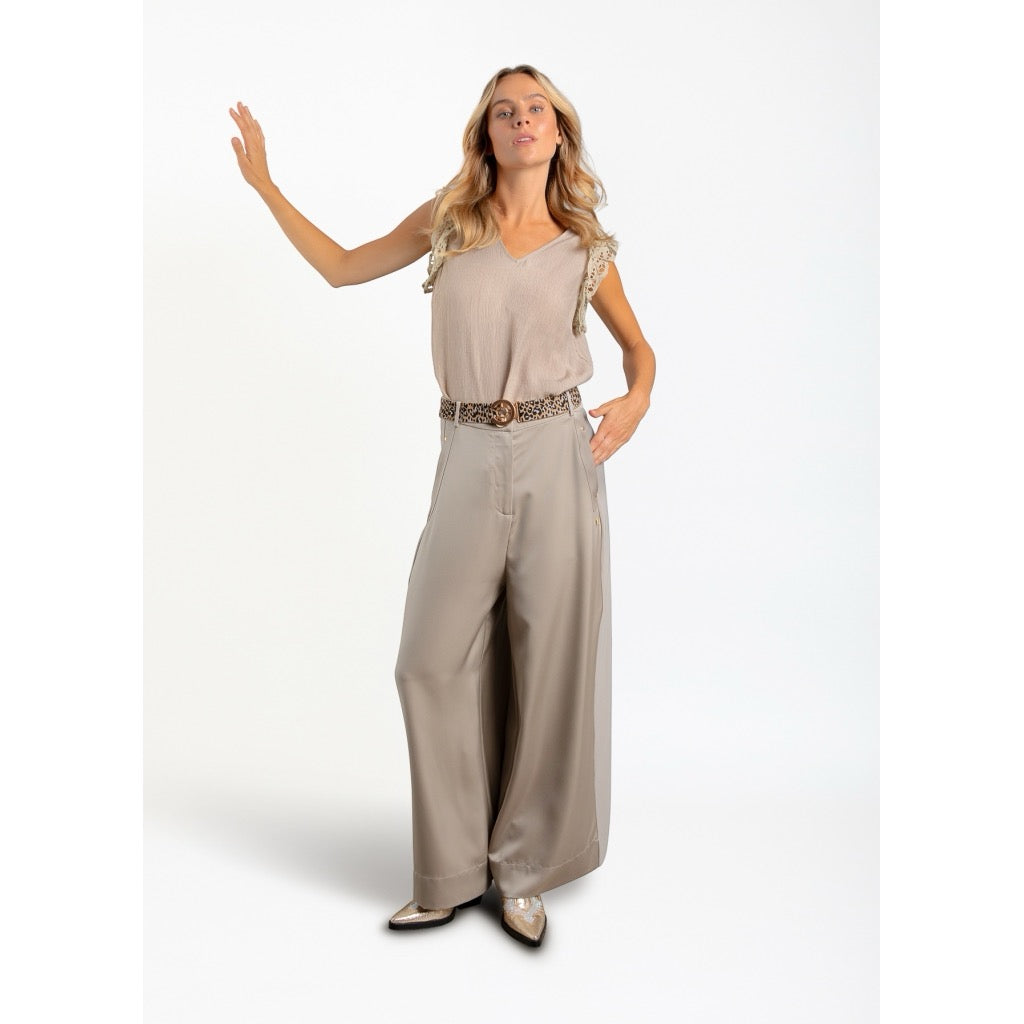 SHINY PETRA FIT WIDE PANTS