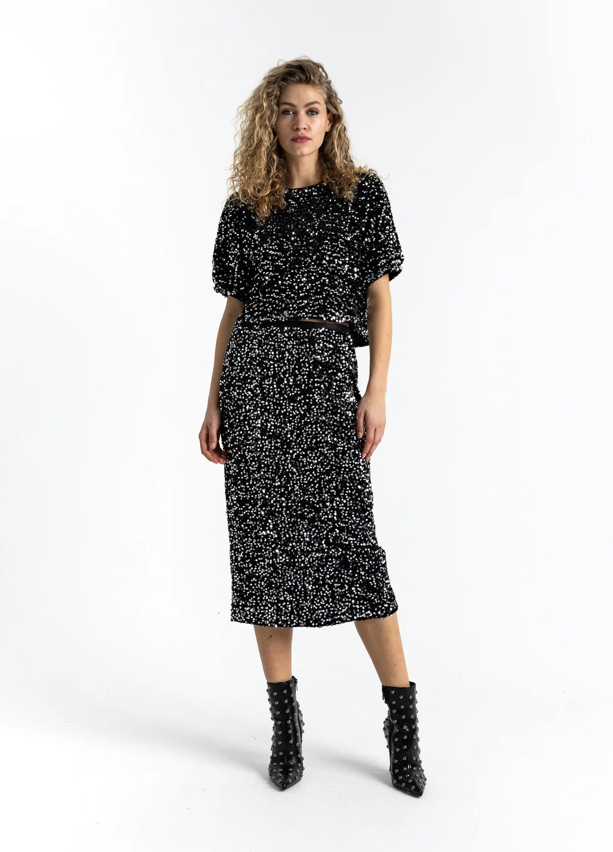 SEQUINNED MIDI SKIRT