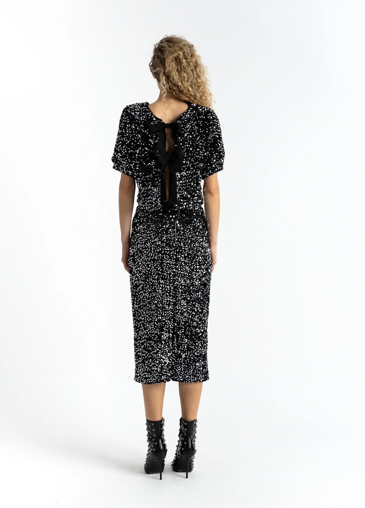 SEQUINNED MIDI SKIRT