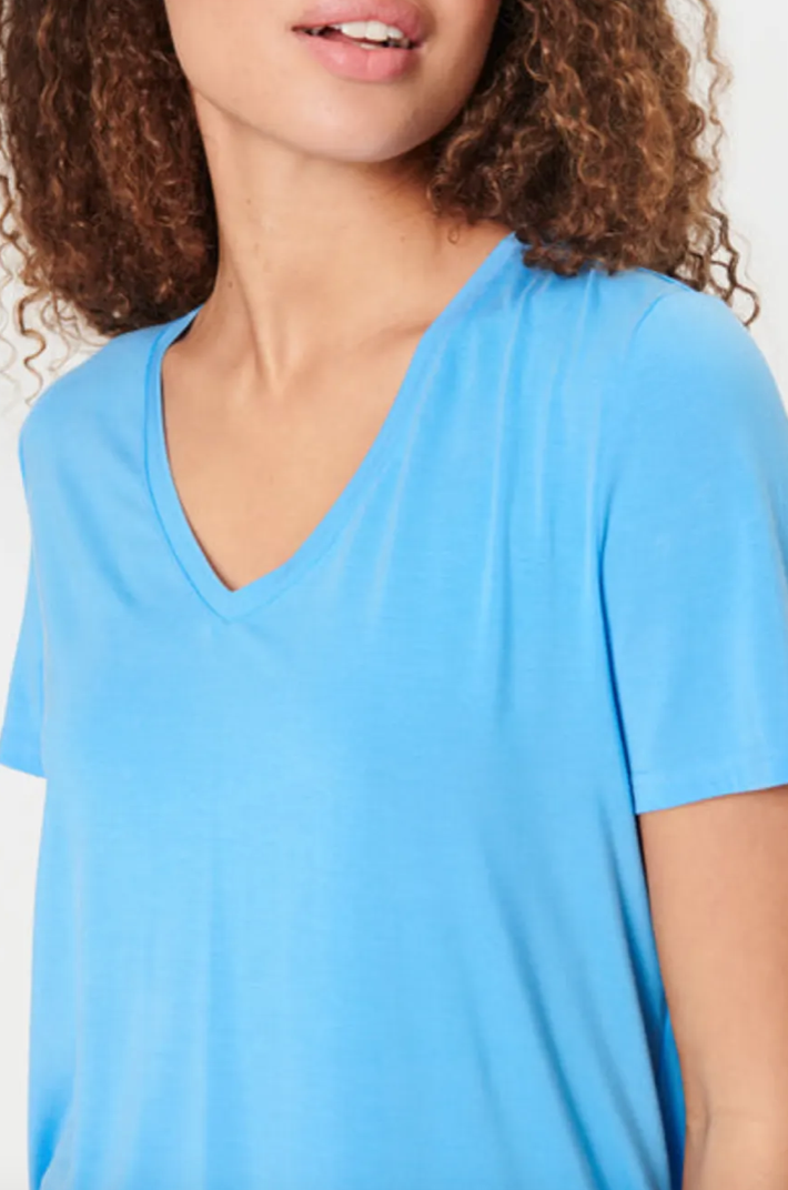 Adelia SZ V-Neck T-Shirt