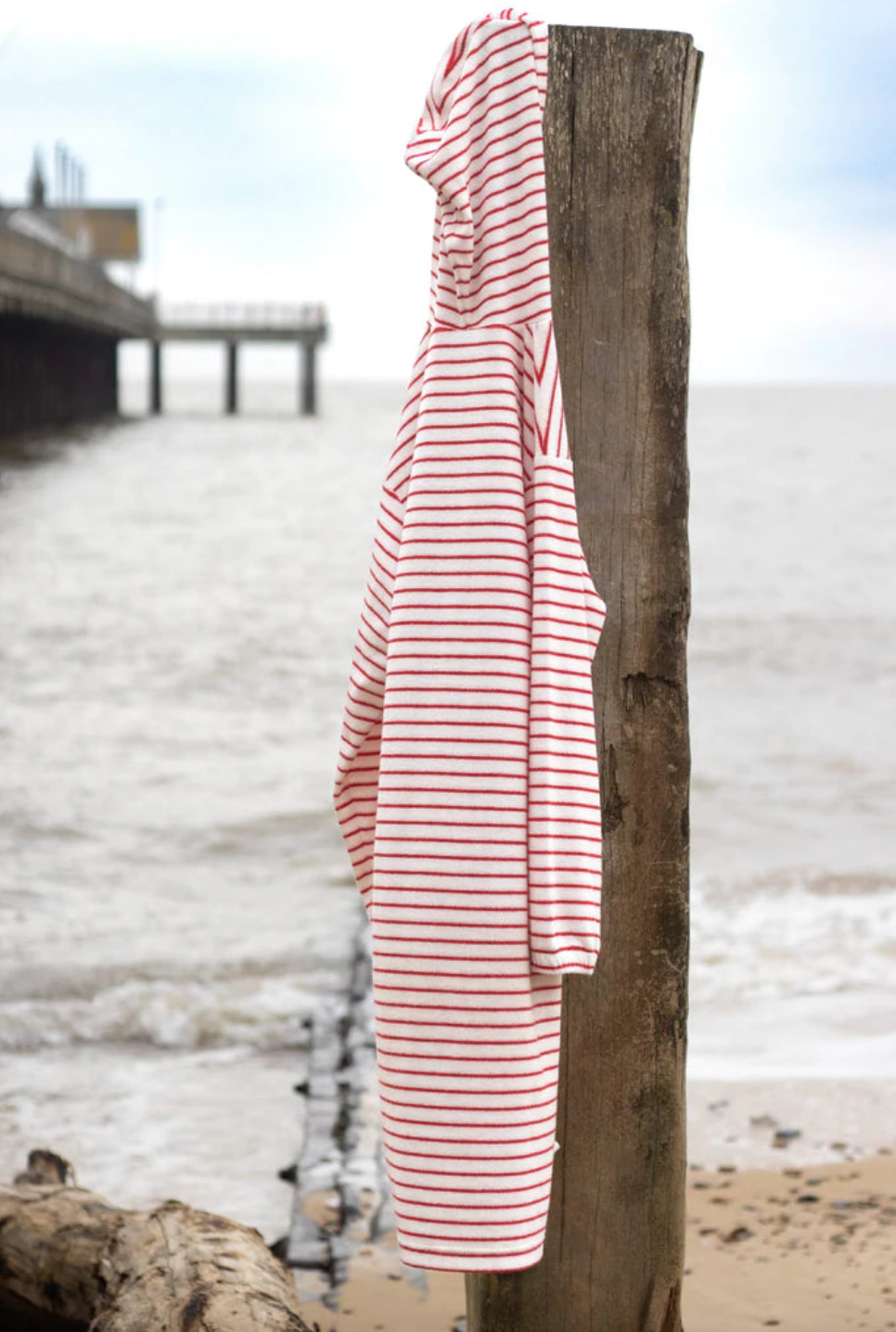 Women's Hooded Towel Robe - Strawberries/Cream