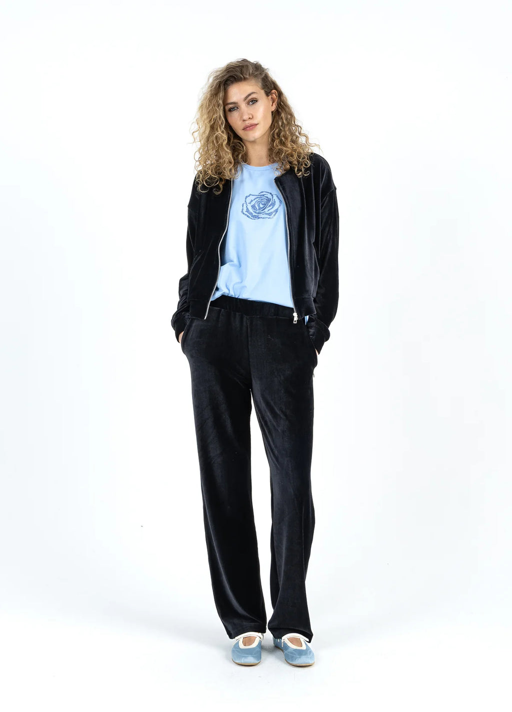 VELVET SILLE FIT PANTS