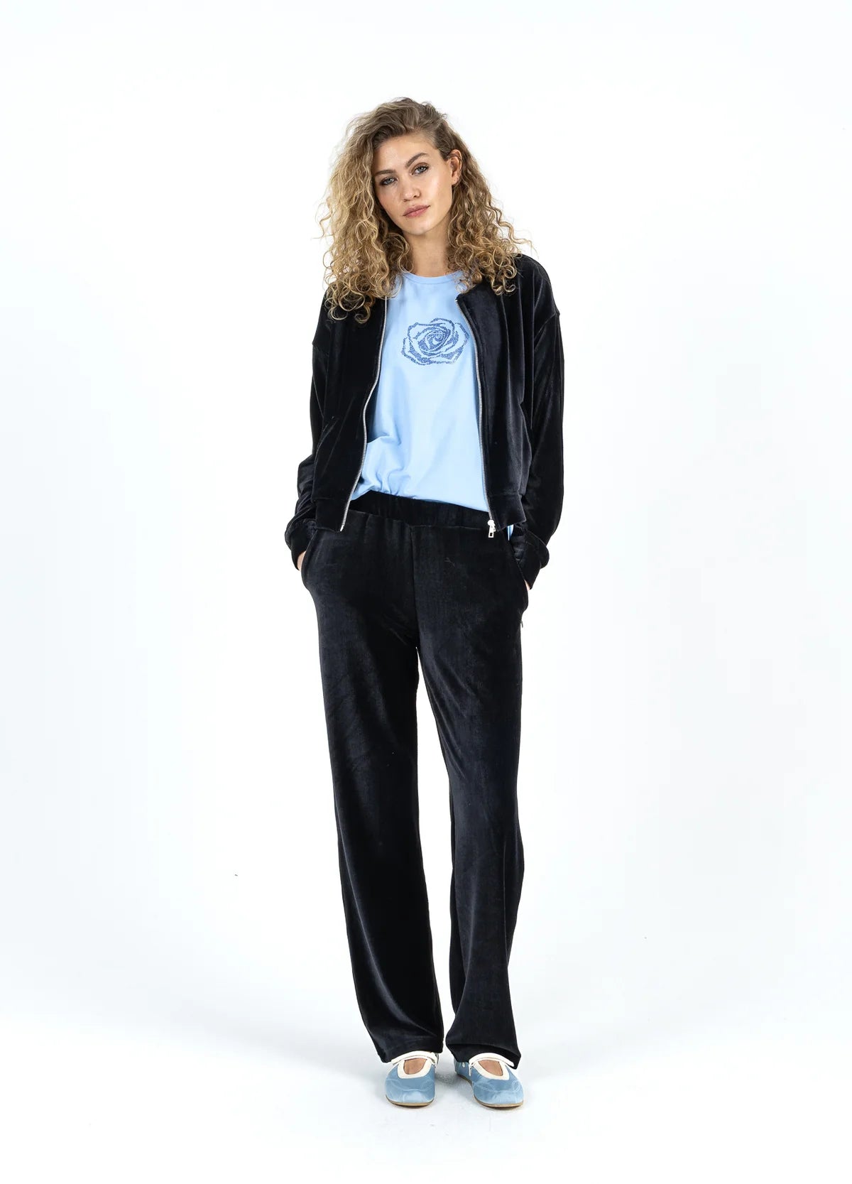 VELVET SILLE FIT PANTS