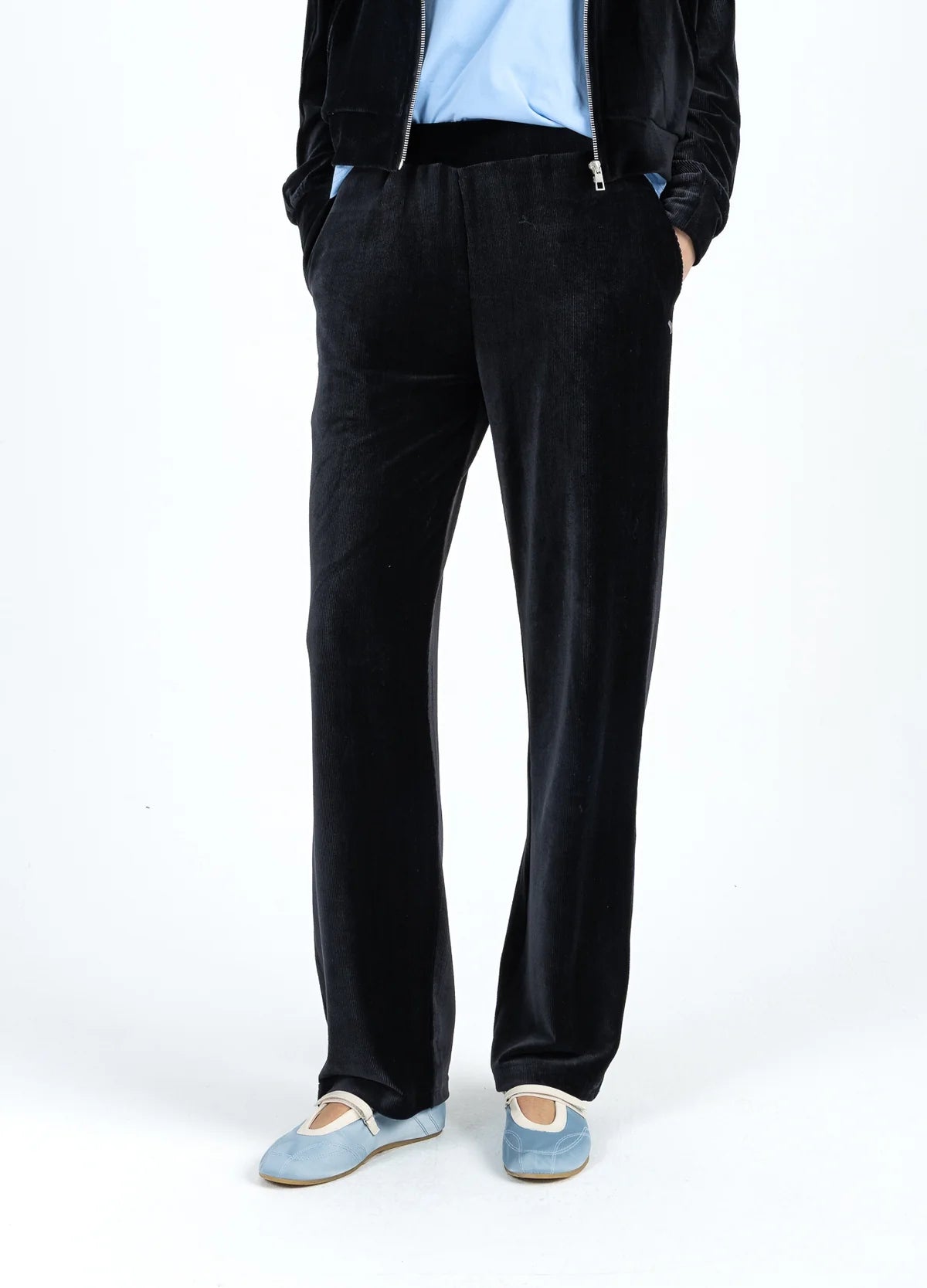 VELVET SILLE FIT PANTS