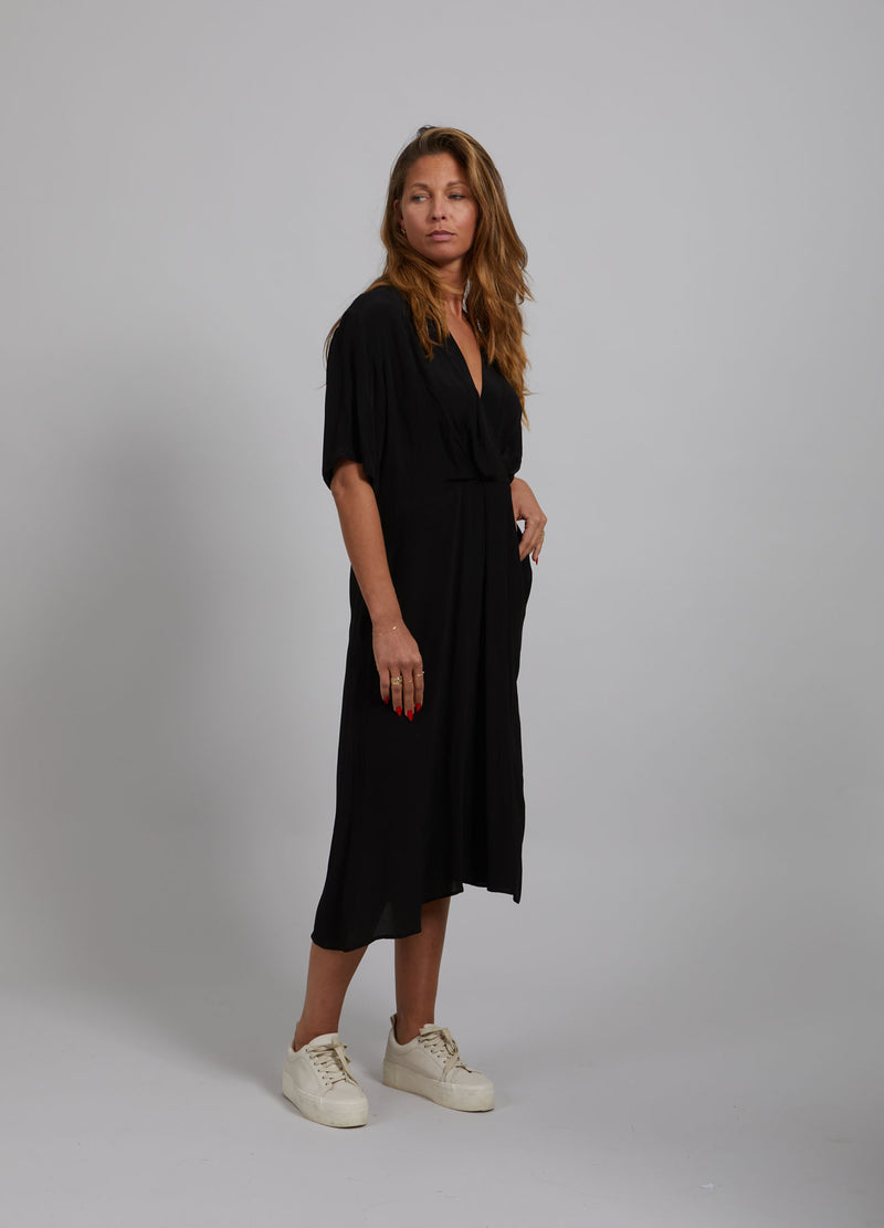 Dress with gatherings - black