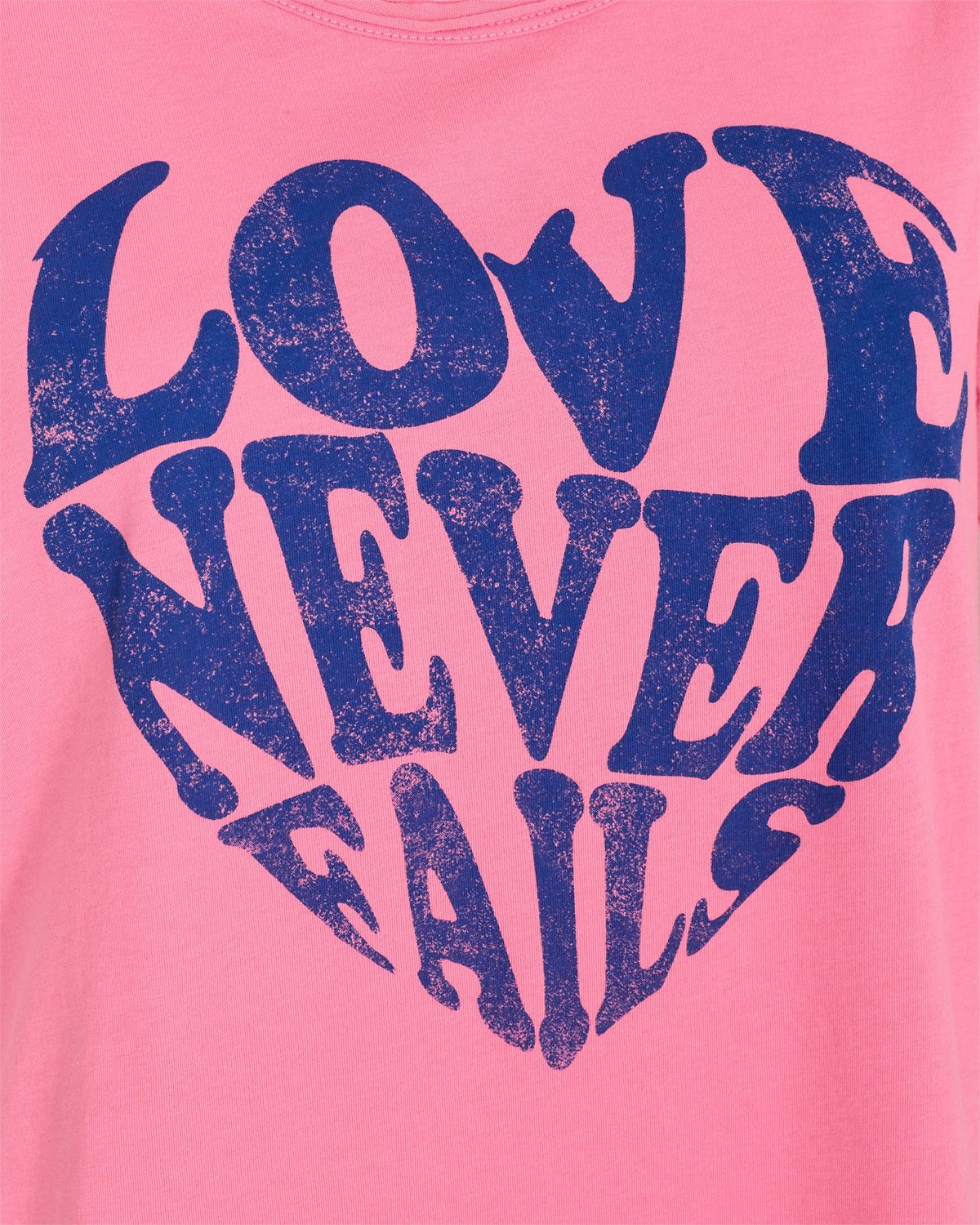 LOVE NEVER FAILS TEE - BRIGHT PINK