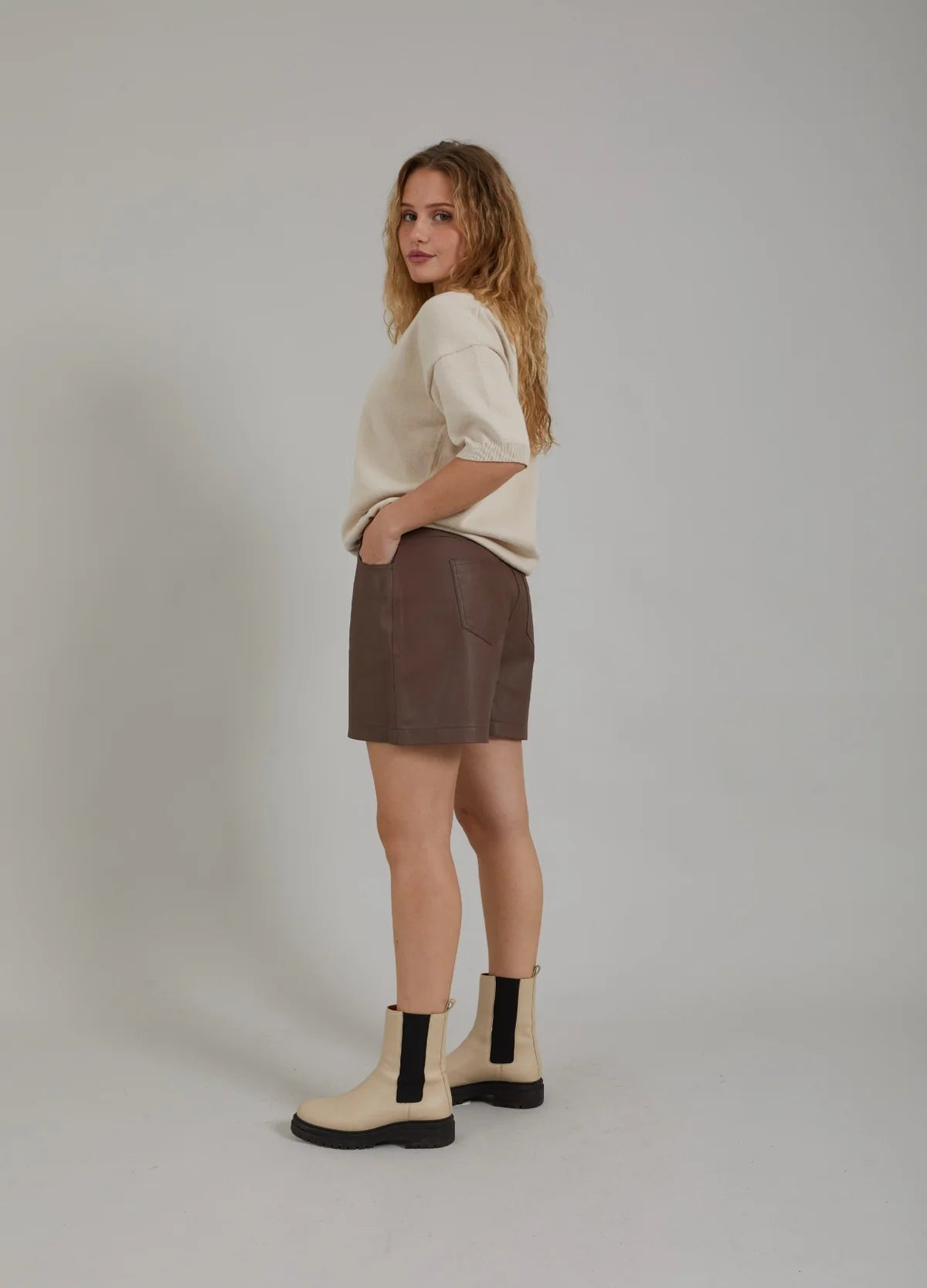 KNIT WITH V-NECK - SAND