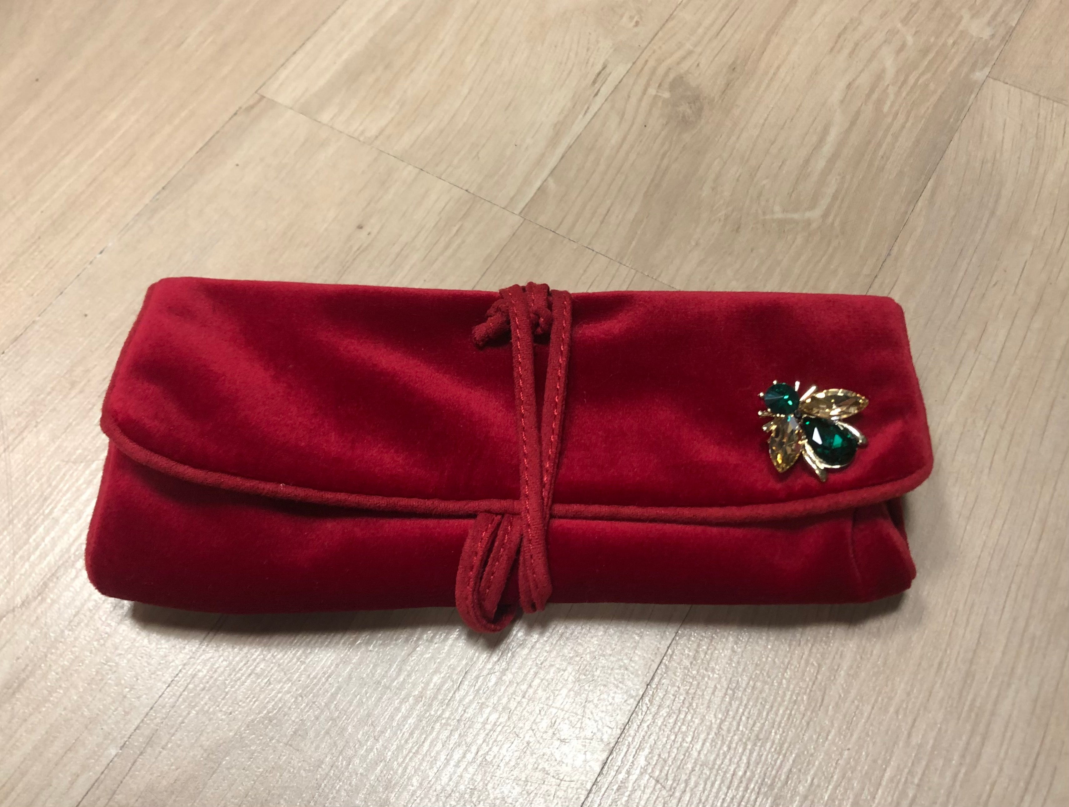 Velvet jewellery wrap